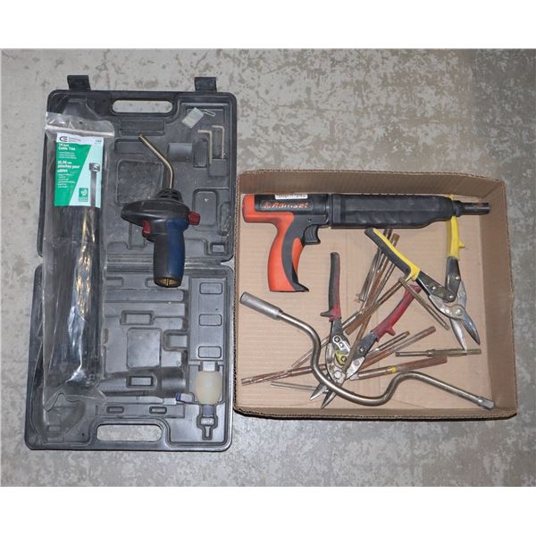 FLAT OF MACHINAL TOOLS INCLUDING MASTER CRAFT CASE