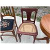 Image 10 : SIDE TABLE AND CHAIRS