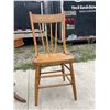 Image 13 : SIDE TABLE AND CHAIRS