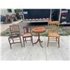 Image 1 : SIDE TABLE AND CHAIRS