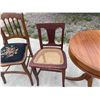 Image 5 : SIDE TABLE AND CHAIRS