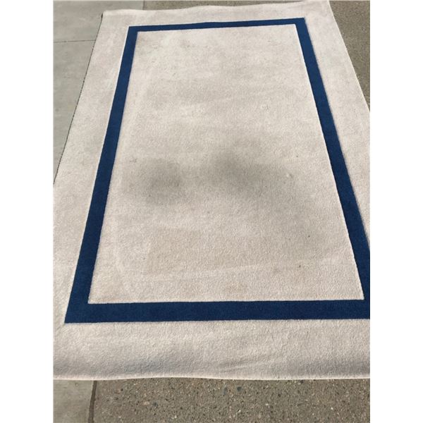 AREA RUG