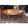 Image 2 : HAWAIIAN KOA WOOD CIRCULAR LOW TABLE, RAISED ON SHORT TURNED LEGS, 20TH CENTURY (CONVERTED FROM A CE