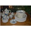 Image 3 : MASON'S 'REGENCY' PLANTATION COLONIAL IRONSIDE ENGLISH CHINA  (198 PCS)