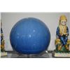 Image 2 : CERAMIC STATUARY & ORB (3 PCS)