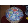 Image 1 : CHINESE POLYCHROME FLORAL PORCELAIN OCTAGONAL BOX (14")