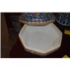 Image 3 : CHINESE POLYCHROME FLORAL PORCELAIN OCTAGONAL BOX (14")