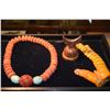 Image 2 : CORAL BRANCH & SPONGE CORAL BEAD NECKLACE W/STAND (3 PCS)