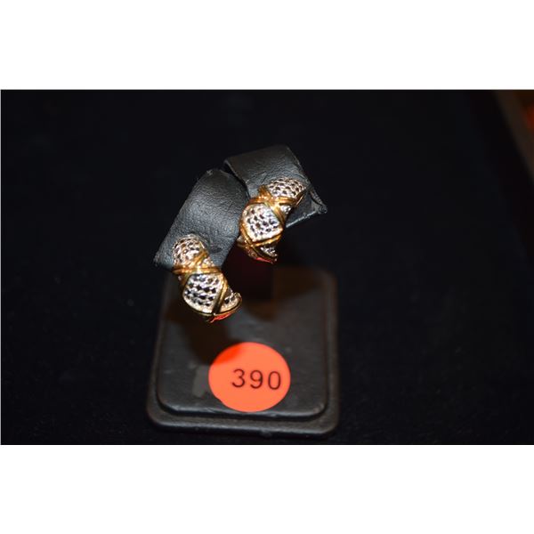 14K WG/YG EARRINGS (7.1 G)