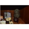 Image 2 : MIXED LOT: VASES, BOXES, FIGURES, SNUFF BOTTLE, ETC. (12 PCS)