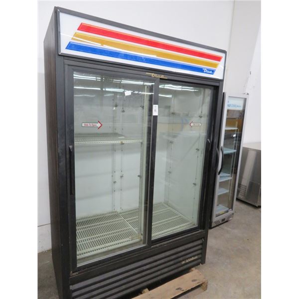 True Ref. Double Slide Door Merchandiser 38°