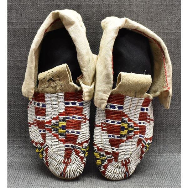 SIOUX INDIAN MOCCASINS