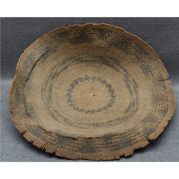 BAMTUSH POMO INDIAN BASKETRY TRAY