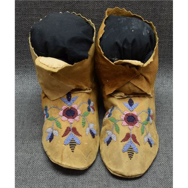 CREE INDIAN MOCCASINS