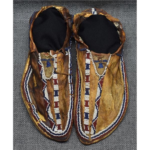 APACHE INDIAN MOCCASINS