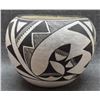 Image 2 : ACOMA INDIAN POTTERY JAR ( R. LEVANTONIO)