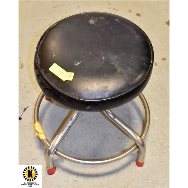 ADJUSTABLE HEIGHT SHOP STOOL