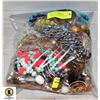 Image 1 : 5LB OF JEWELRY NO CRAFT