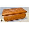 Image 1 : HAND CARVED VINTAGE WOOD SET