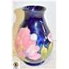 Image 1 : VINTAGE MOORCROFT ART VASE