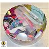 Image 1 : TIN OF ASSORTED SEWING ITEMS