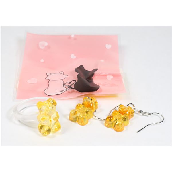 NEW "LEMON" GOLDEN YELLOW PLASTIC GUMMY BEAR RIN