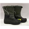 Image 1 : PAIR OF NEW 3M WATERPROOF US 9M BOOTS