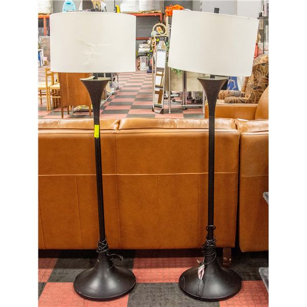 PAIR OF 5FT LIVING ROOM STAND-UP LIGHTS