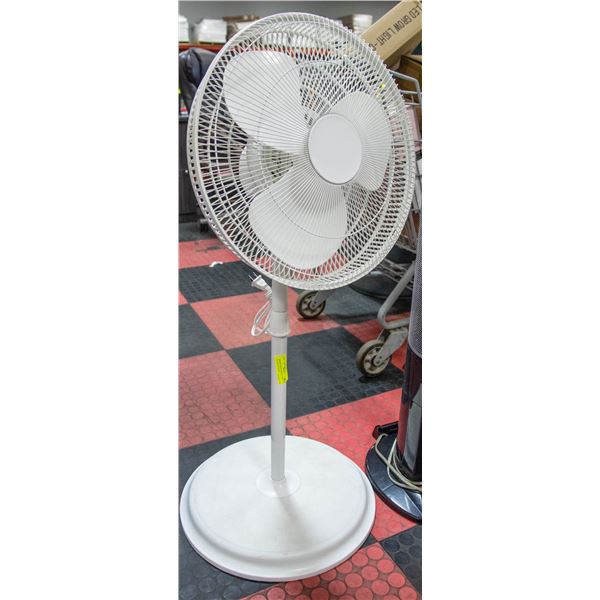 WHITE 16 INCH OSCILLATING FAN, ROUND BASE