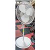 Image 1 : WHITE 16 INCH OSCILLATING FAN, ROUND BASE