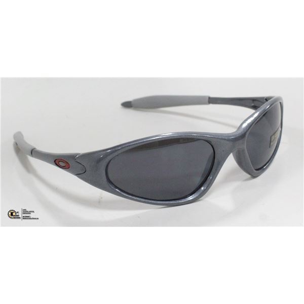 6 PAIR OF GREY OAKLEY REPLICA SUNGLASSES