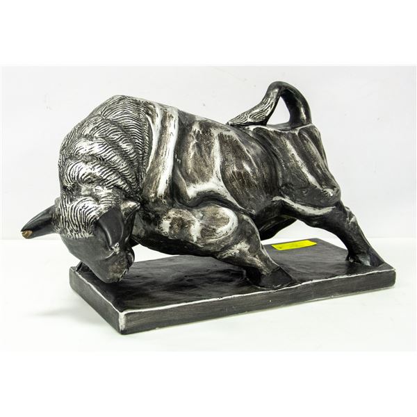 VINTAGE 1973 BULL SCULPTURE 20" X 10" X 11"