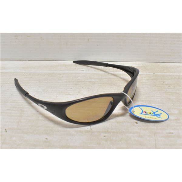 PAIR OF BLACK OAKLEY REPLICA SUNGLASSES