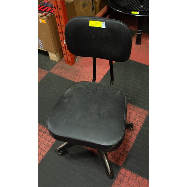 VINTAGE SANKI ROLLING SHOP CHAIR