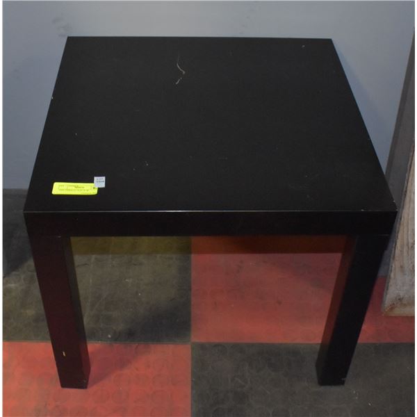 SIDE TABLE 22" X 22" X 18"