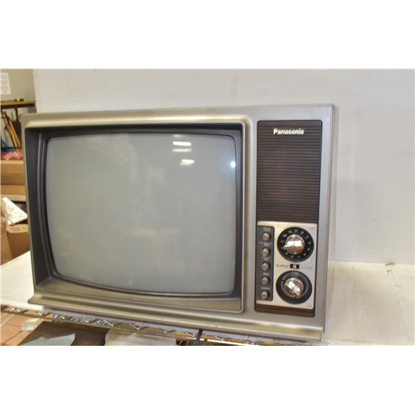 VINTAGE 20" PANASONIC TV