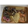 Image 1 : LOT OF VINTAGE COLLECTIBLES CAPODIMONTE PURSE