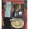 Image 1 : LOT OF CASSEROLE DISHES AND STANDS