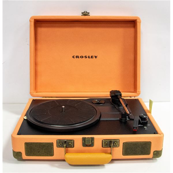 CROSLEY RETRO PEACH RECORD PLAYER IN HARD CASE