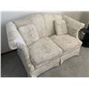 Image 2 : Upholstered Loveseat w/ Floral Design