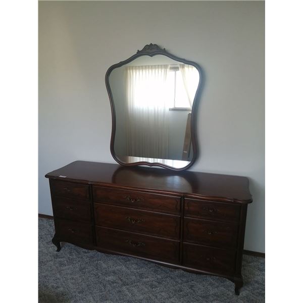 Gibbards Craftsmen Chest of Drawers w/ Mirror