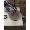 Image 2 : DELTA 2 SPEED 16" SCROLL SAW WORKING