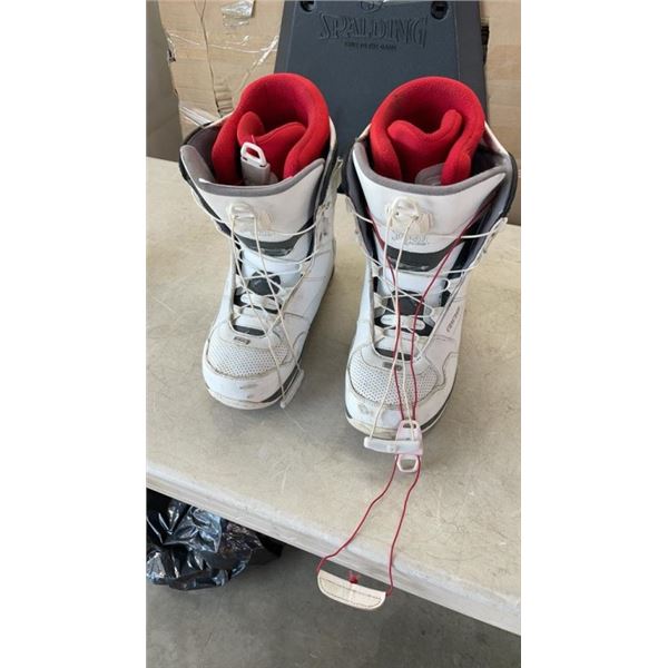 SIZE 12 RIDR SNOWBOARD BOOTS