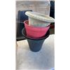 Image 2 : LOT OF PLANTER POTS AND 2 VASES
