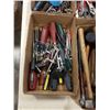 Image 2 : 4 TRAYS OF TOOLS, HAMMERS, PLIERS, WRENCHES AND SCREWDRIVERS