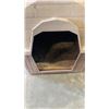 Image 2 : DOG HOUSE AND 2 COOLERS