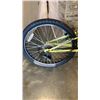 Image 2 : BLACK AND GREEN HUFFY BIKE