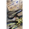 Image 8 : BLACK AND GREEN HUFFY BIKE