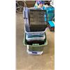 Image 2 : 7 TOTES AND BINS