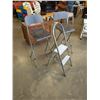 Image 1 : 2 FOLDING STOOLS AND 2 STEP LADDER